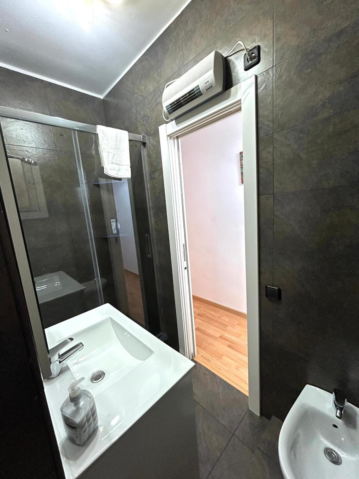 Apartment Carrer D'Olesa Barcelona Ngoại thất bức ảnh